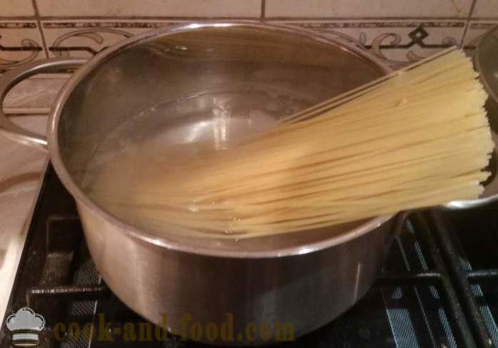 Comment faire cuire les spaghettis dans la poêle - une étape par étape des photos de recettes