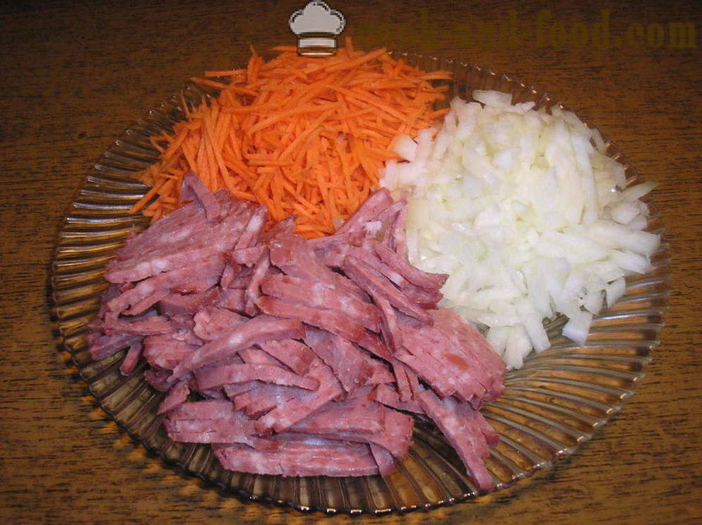 Salade avec des bâtonnets de pommes de terre et des saucisses - comment faire la salade de pommes de terre, une étape par étape des photos de recette