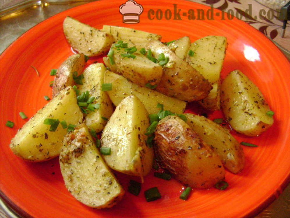 Pommes de terre au four avec une croûte - comme des tranches de pommes de terre cuites au four, avec une étape par étape des photos de recettes
