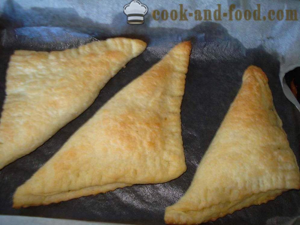 Pasties pâte feuilletée aux pommes de terre et de viande - comment faire cuire pasties pâte feuilletée au four, avec une étape par étape des photos de recettes
