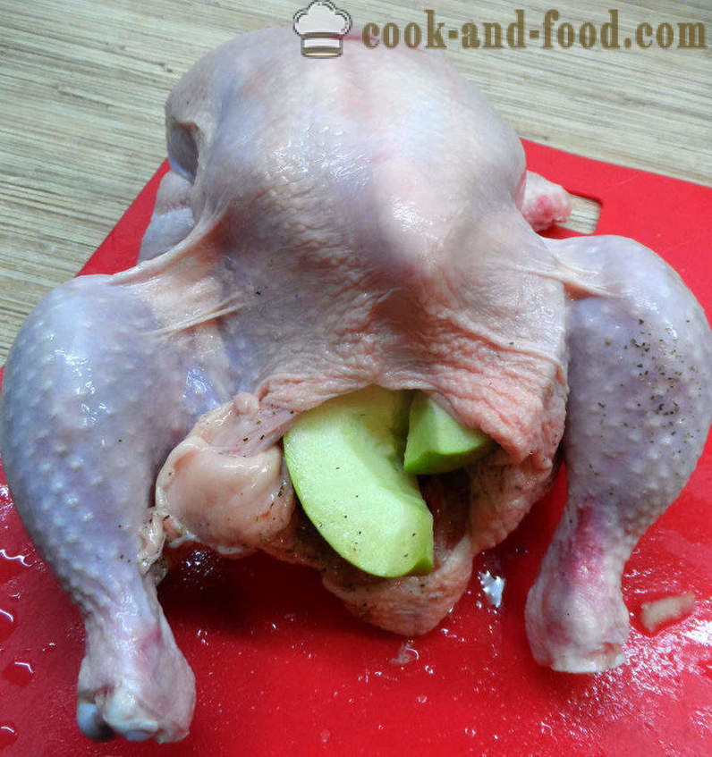 Poulet cuit au four avec des pommes dans Aerogrill - comment faire cuire le poulet entier, étape par étape les photos de recettes