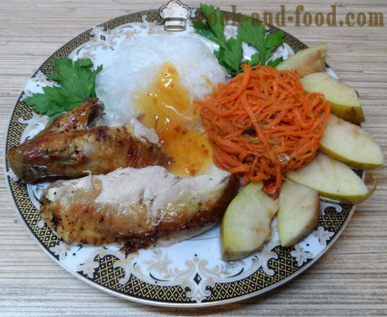 Poulet cuit au four avec des pommes dans Aerogrill - comment faire cuire le poulet entier, étape par étape les photos de recettes