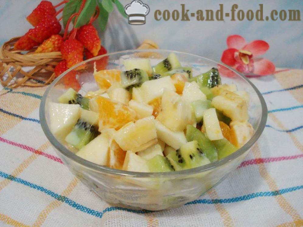 Une simple salade de fruits avec du lait condensé - comment faire une salade de fruits, une étape par étape des photos de recettes
