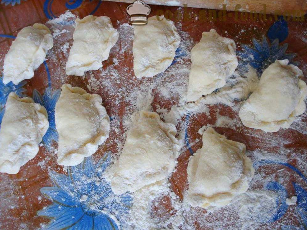 La pâte pour les boulettes de pommes de terre sur l'eau - comment faire la pâte pour les boulettes et les pommes de terre, avec une étape par étape des photos de recettes