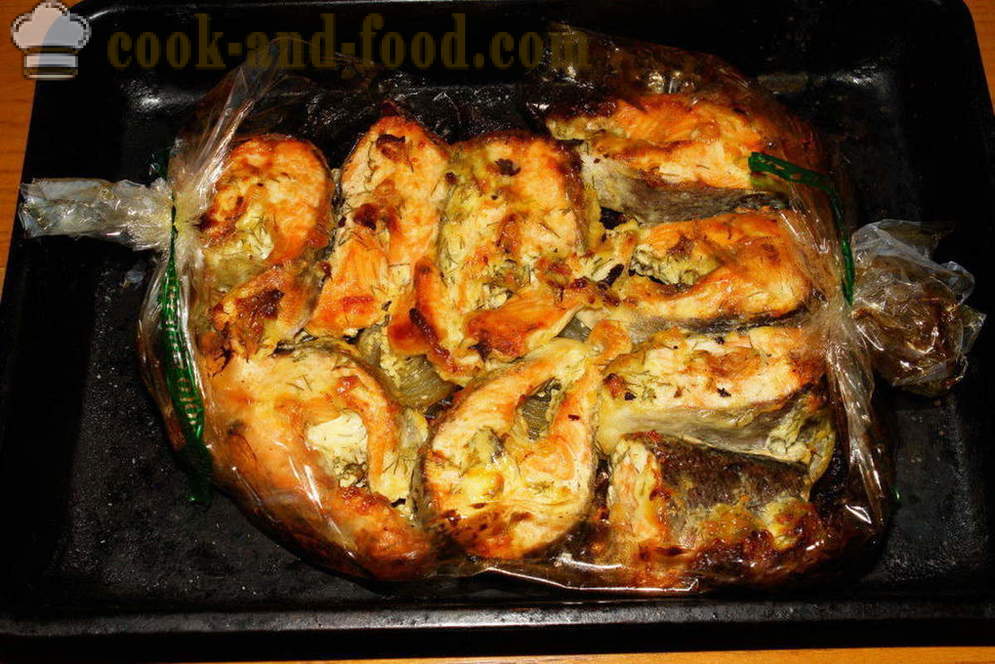 Saumon cuit au four - comme cuire au saumon savoureux dans le four dans le manchon, recette poshagovіy avec une photo