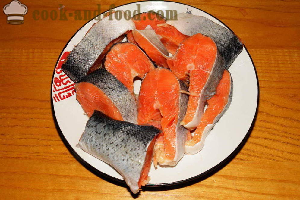 Saumon cuit au four - comme cuire au saumon savoureux dans le four dans le manchon, recette poshagovіy avec une photo