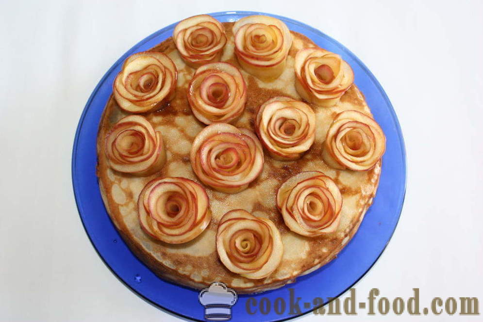 Gâteau de crêpes au fromage à la crème et roses pomme - comment faire un gâteau de crêpes avec du fromage blanc, une étape par étape des photos de recettes