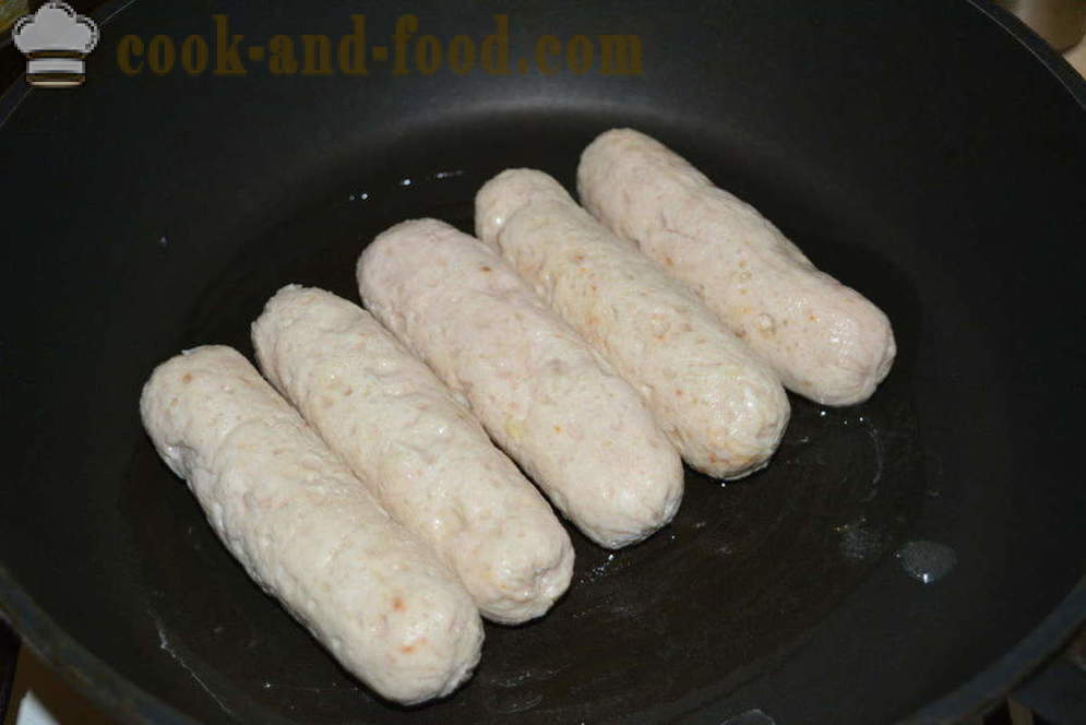 Saucisses de poulet domestiques dans le film alimentaire pour les enfants - comment faire cuire les saucisses de poulet à la maison, photos étape par étape recette