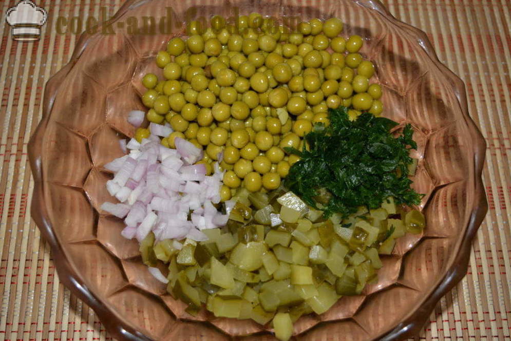 Salade avec des cornichons et des pois verts pressés - comment faire cuire une délicieuse salade de concombres et de pois, une étape par étape des photos de recettes