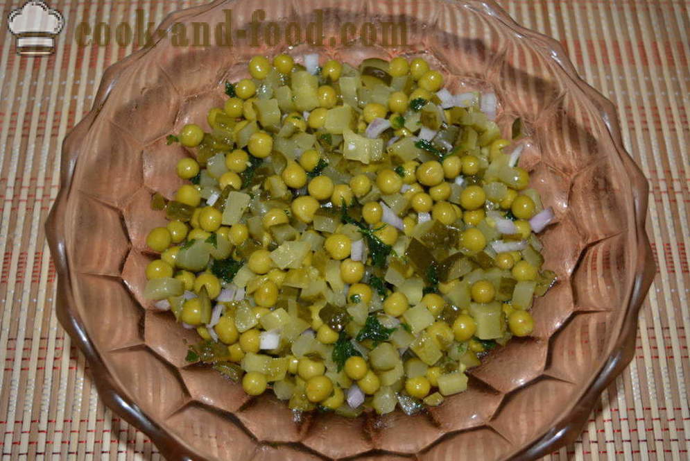 Salade avec des cornichons et des pois verts pressés - comment faire cuire une délicieuse salade de concombres et de pois, une étape par étape des photos de recettes