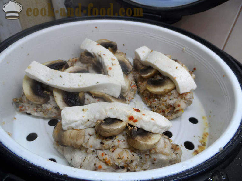 Poitrine de poulet aux champignons au vin blanc - comment faire cuire une poitrine de poulet cuit à la vapeur dans multivarka aux champignons, une étape par étape des photos de recettes