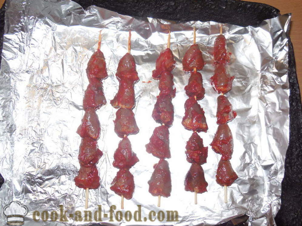 Shish kebab sur des brochettes de coeurs de poulet - comment faire cuire de délicieux kebabs de coeurs de poulet, étape par étape des photos de recettes