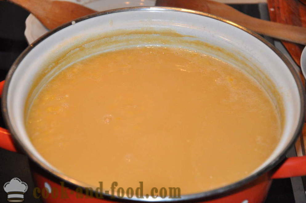 Délicieuse soupe aux pois avec l'oignon et le bacon - comment faire cuire la purée de pois savoureux, une étape par étape des photos de recettes
