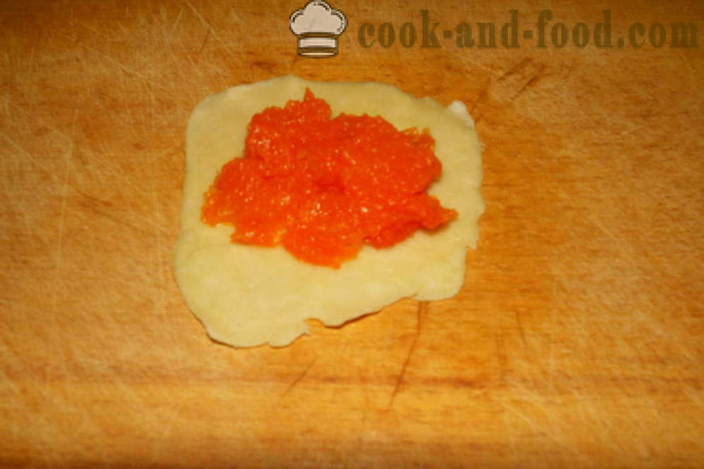 Tartes frites avec de la citrouille de la pâte sans levain - comment faire cuire des tartes au potiron dans une casserole, avec une étape par étape des photos de recettes