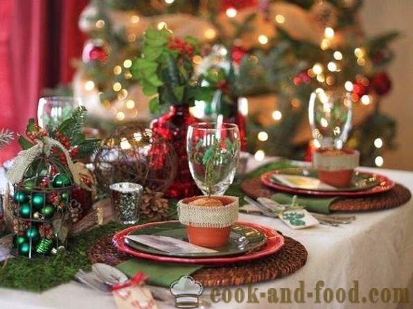 Décorations de Noël 2017 - idées de décoration nouvelle année avec leurs mains sur l'année du coq rouge feu sur le calendrier de l'Est