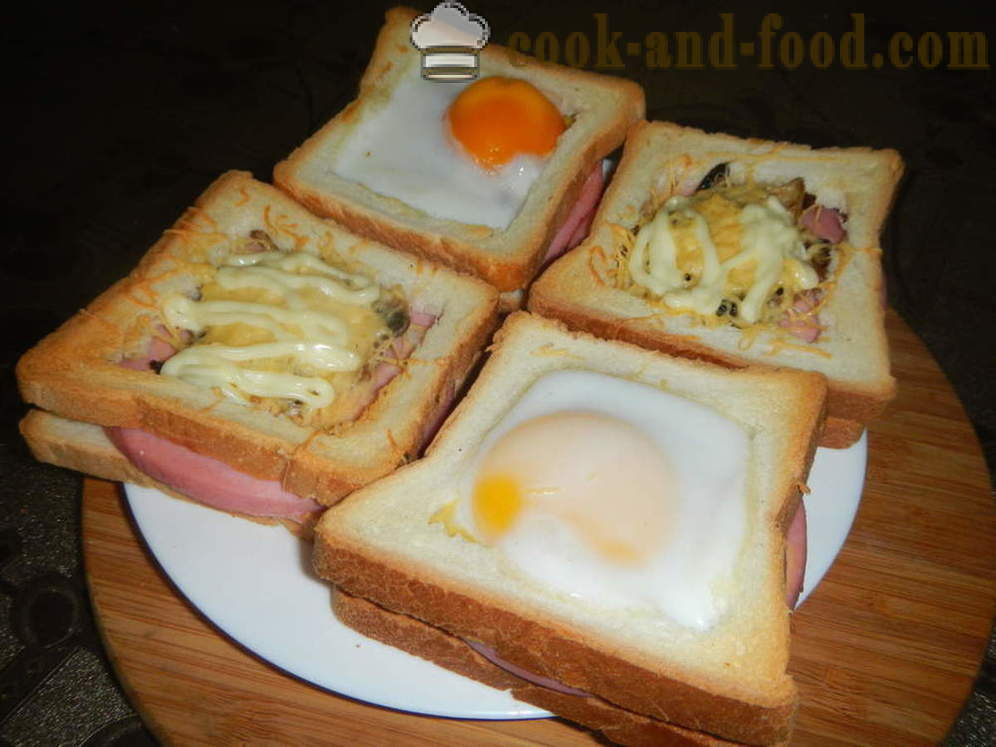 Sandwichs chauds avec oeuf dans le four - comment faire un sandwich chaud avec des œufs, des saucisses et des champignons, étape par étape des photos de recettes
