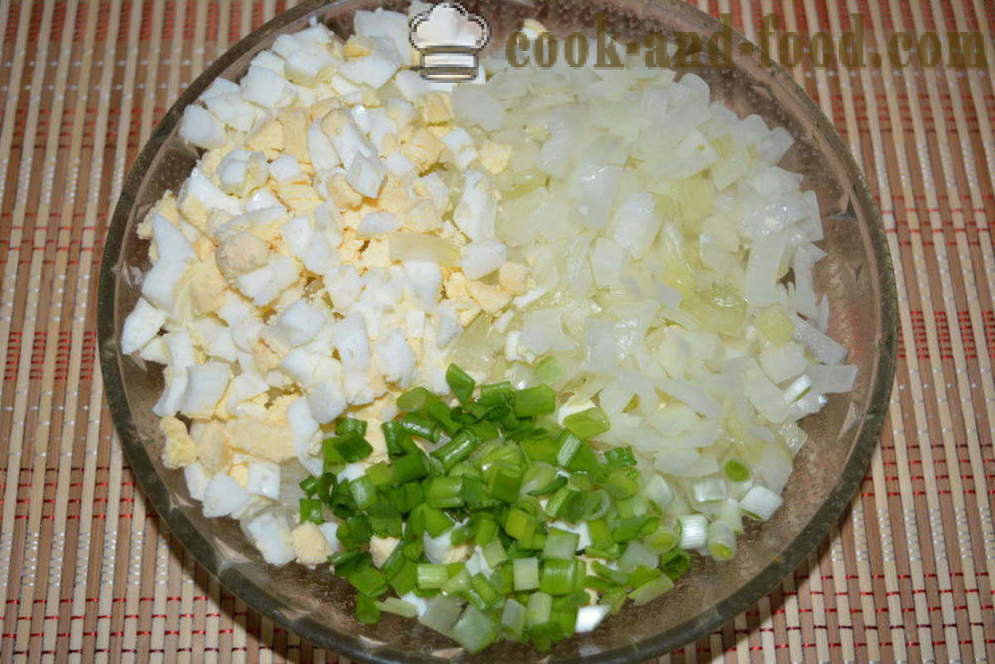 Salade d'oignons d'oignon avec de l'oeuf et de la mayonnaise - comment faire cuire la salade d'oignons, une étape par étape des photos de recettes