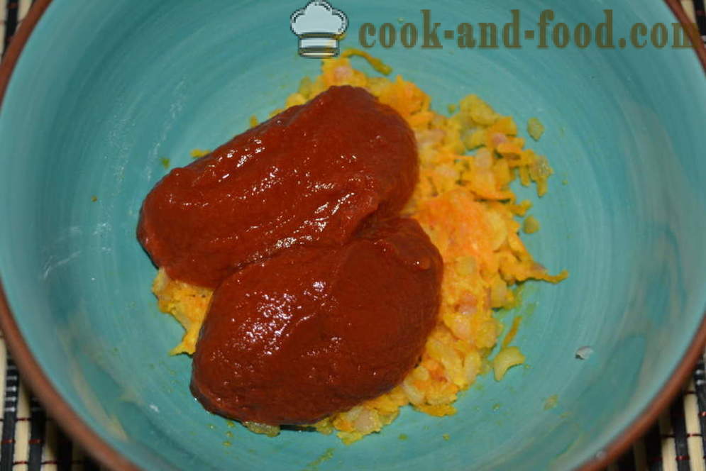 Sauce sauce rapide avec de la pâte de tomate dans un micro-ondes - comment faire cuire la sauce tomate, sauce dans un four à micro-ondes, une étape par étape des photos de recettes