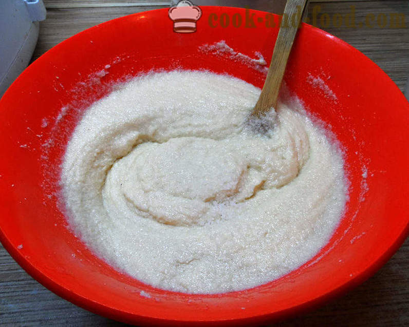 Petits gâteaux simples sur la crème yogourt ou aigre avec Semoule - comment faire des petits gâteaux dans des moules, photos étape par étape recette