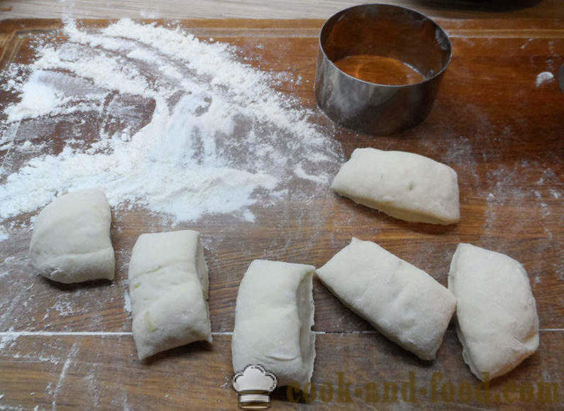 Pain à l'oignon dans les petits pains du four ou de l'oignon - comme la façon de cuire le pain, l'oignon, une étape par étape des photos de recettes
