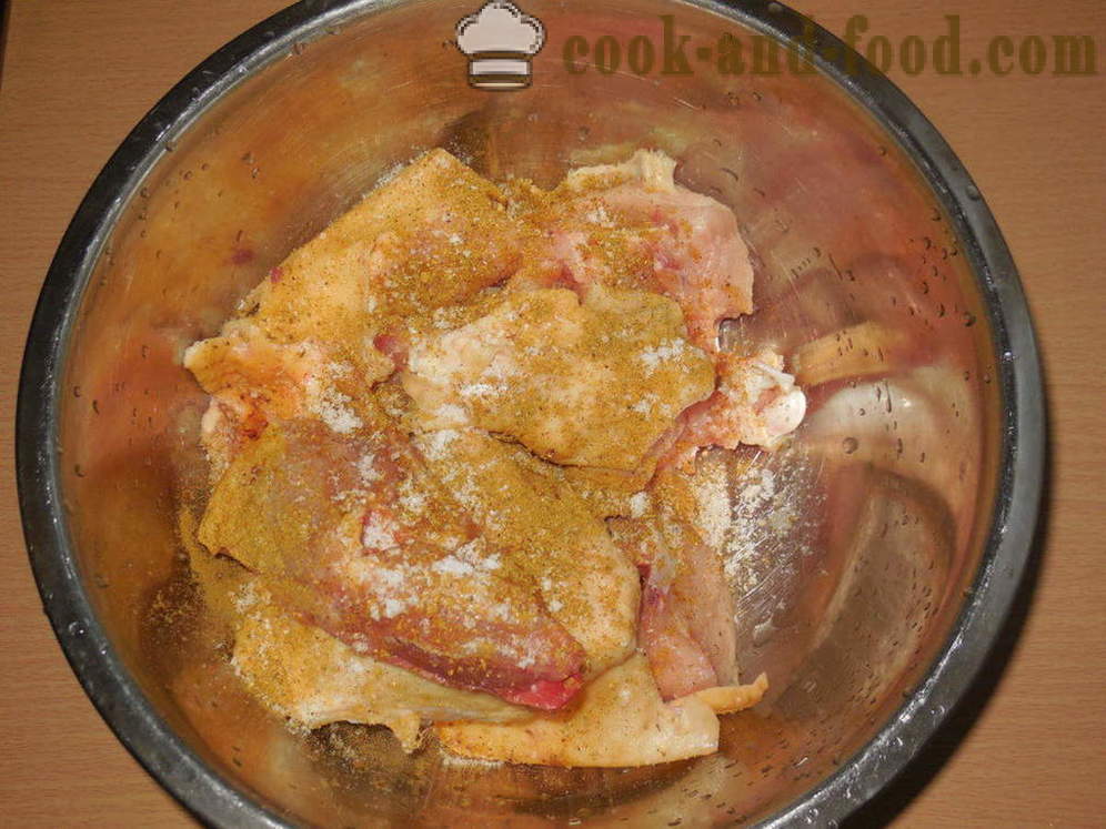 Poulet braisé dans le pot dans le four dans son propre jus - comment faire cuire le poulet dans le pot avec des légumes, une étape par étape des photos de recettes