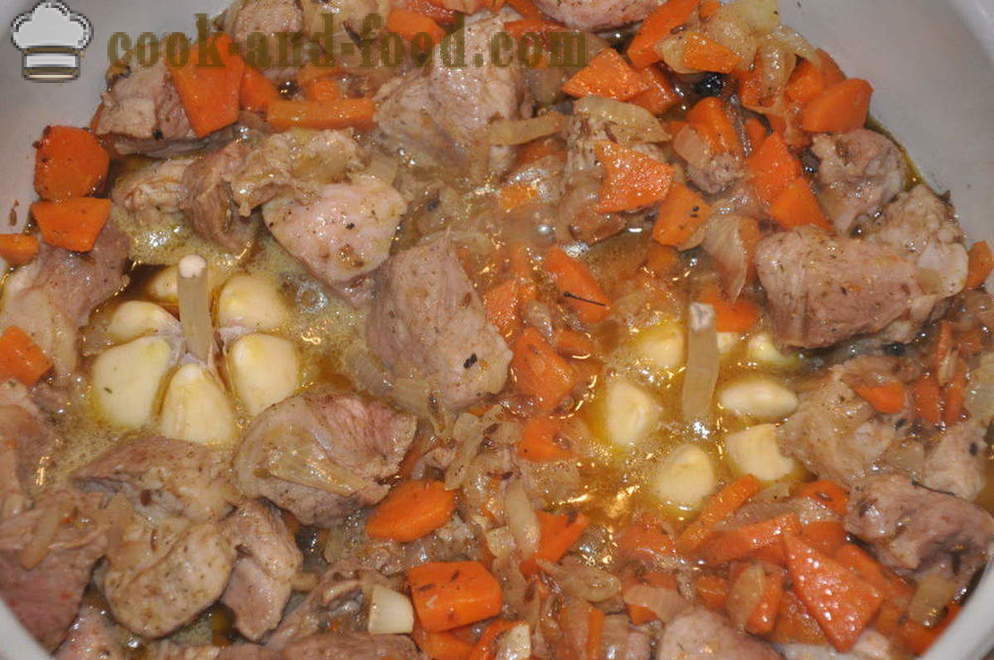 Délicieux pilaf pilaf avec du porc dans une casserole - comment faire cuire pilaf porc granuleuse sur la plaque, une étape par étape des photos de recettes