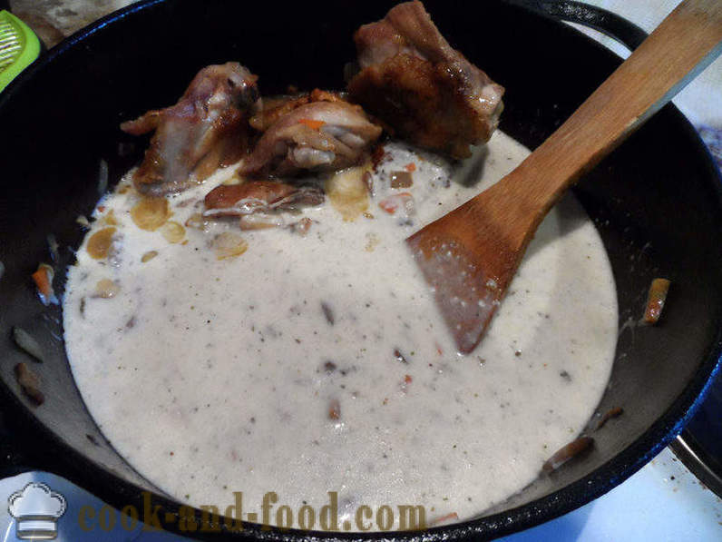 Poulet aux champignons dans la sauce à la crème - comment faire cuire le poulet avec sauce aux champignons, une étape par étape des photos de recettes
