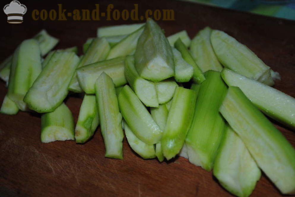 Courgette délicieux avec des noix et ail - comment préparer une salade de courgettes et écrous, avec une étape par étape des photos de recette