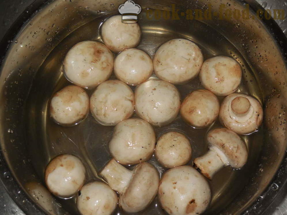 Les champignons sur des brochettes cuites au four délicieux - comme des champignons dans le four pour cuire ensemble, étape par étape des photos de recettes