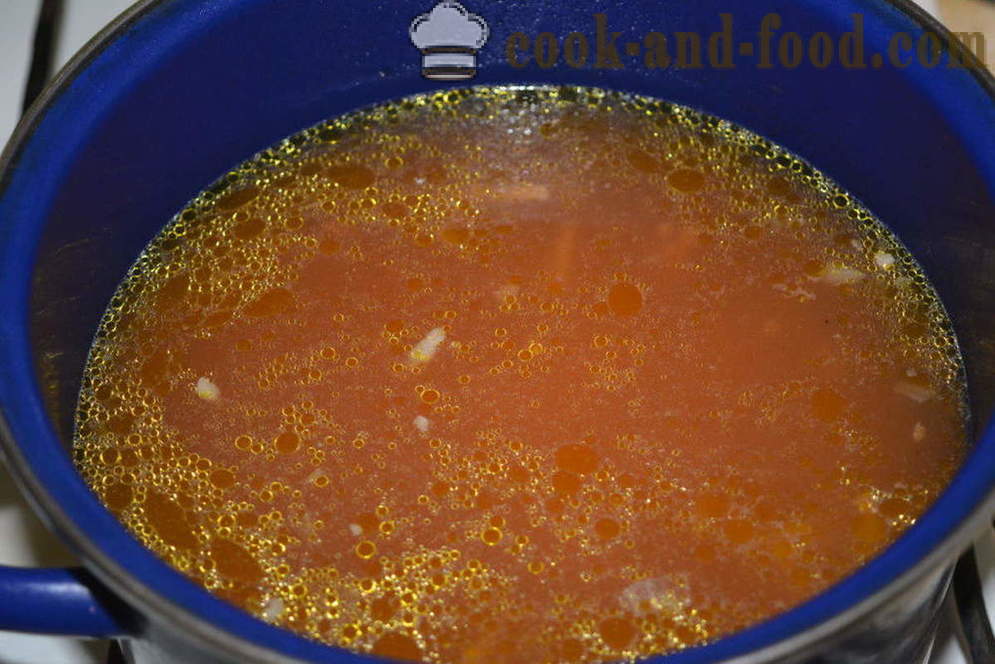 Soupe de viande avec de la viande et boulettes de farine faite et les œufs - comment faire cuire la soupe avec de la viande hachée avec des boulettes, une étape par étape des photos de recettes