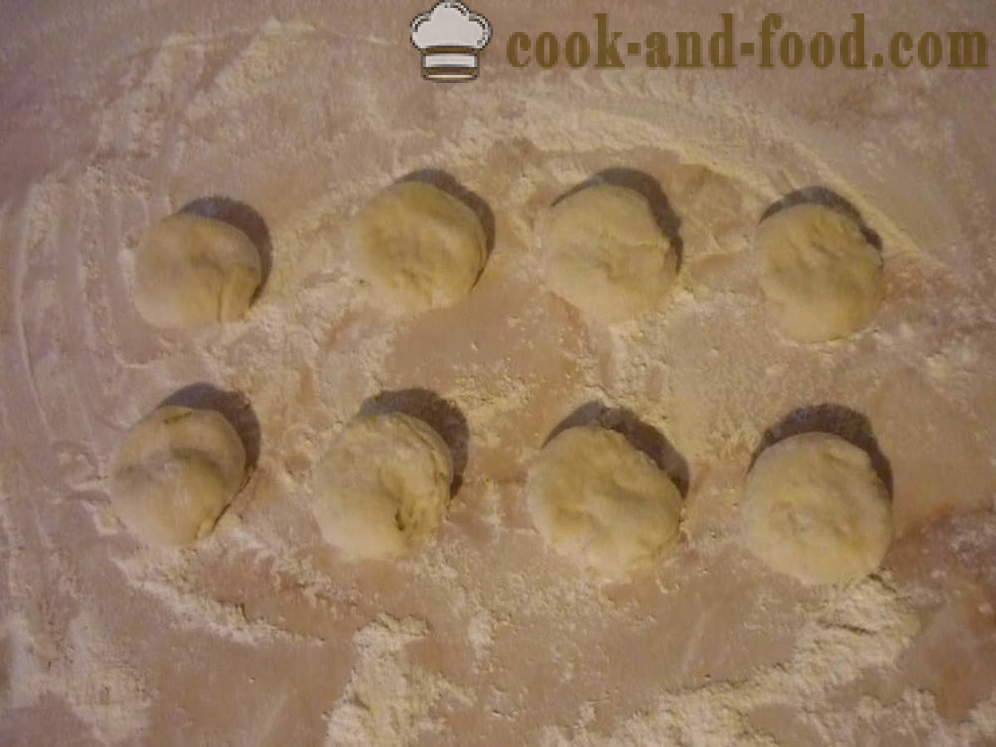 Gâteaux de levure sautées à la poêle - comment faire des gâteaux fourrés, étape par étape des photos de recettes
