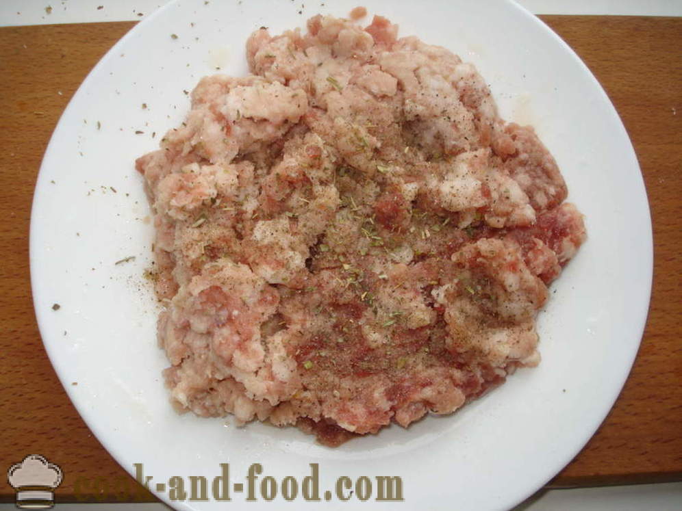 Chou farci à la viande et le riz à la sauce tomate - comment faire cuire le chou farci à la viande hachée dans une casserole, avec une étape par étape des photos de recettes