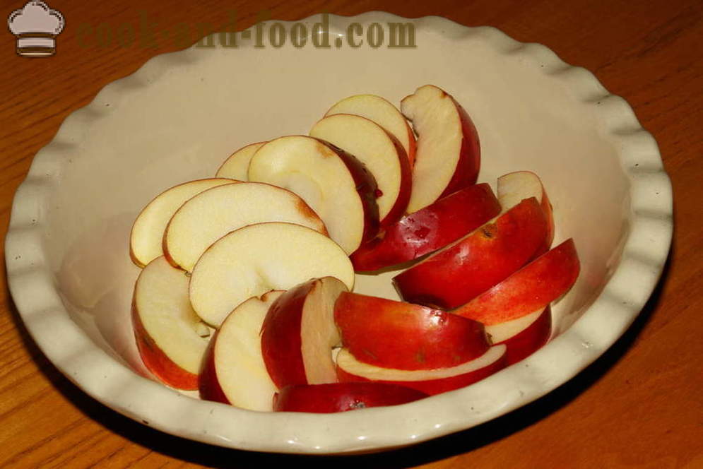 Génoise avec des pommes au four - comment faire cuire un gâteau éponge avec des pommes, une étape par étape des photos de recettes