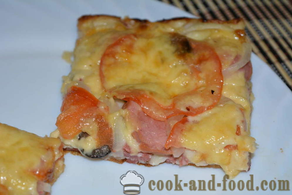 Pizza rapide avec crème sure et sauce mayonnaise avec des saucisses et des champignons - comment faire cuire une pizza à la maison dans le four, avec une étape par étape des photos de recettes