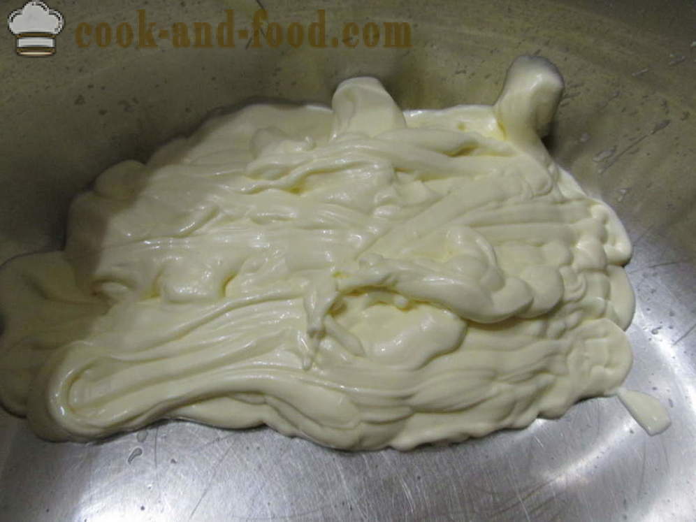 Rapide gâteau dans la mayonnaise gélatineuse et la crème sure, farcie au poulet - comment faire cuire une charge à tarte pour la mayonnaise et la crème sure, avec une étape par étape des photos de recettes