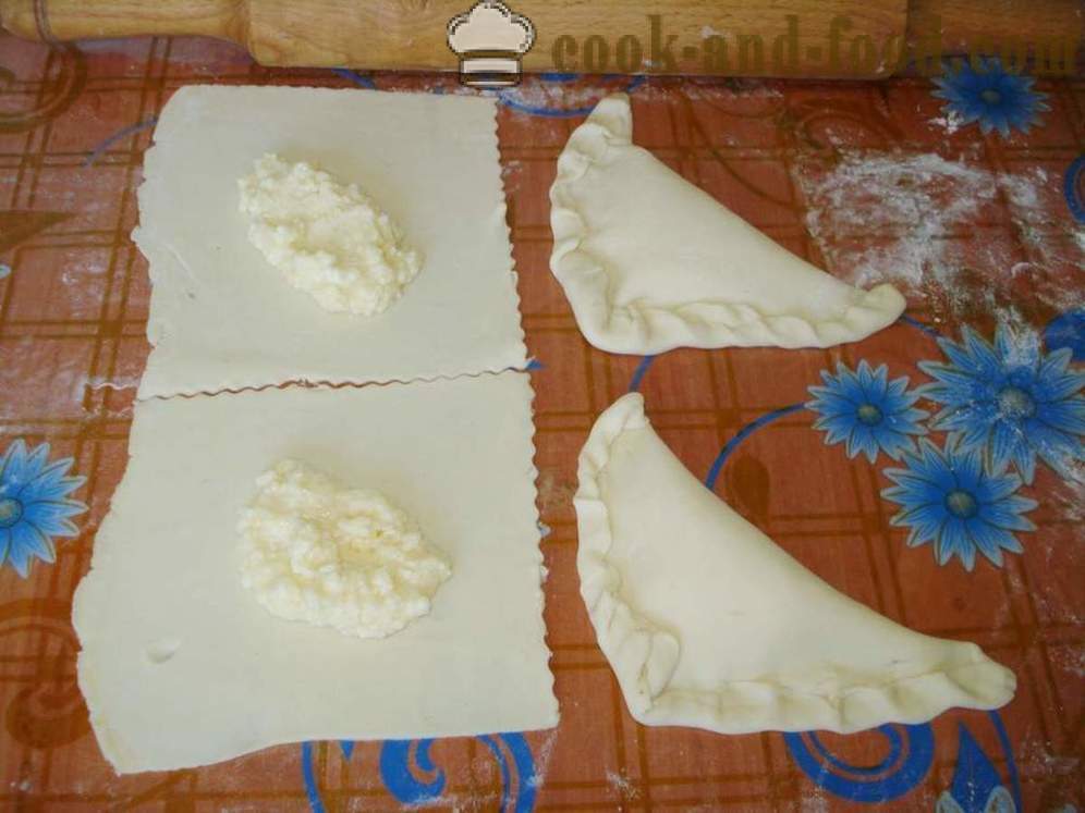 Puffs avec la pâte feuilletée au fromage - étape par étape, comment faire la pâte feuilletée au fromage dans le four, la recette avec une photo