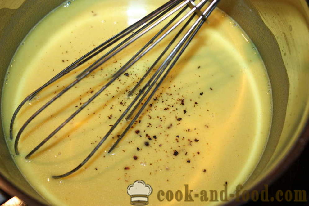 Tarte aux crêpes aux champignons, fromage et légumes au four - étape par étape comment faire cuire une recette de gâteau de crêpes avec photo