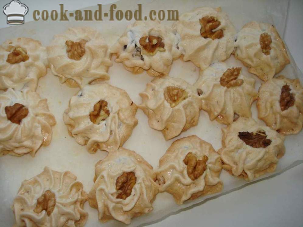 Meringue de noix et de fruits secs dans le four - comment faire cuire la meringue à la maison, photos étape par étape recette