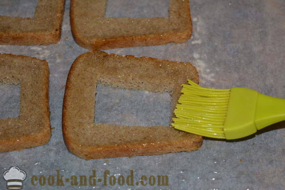 Tartines de pain brun avec oeuf - comment faire cuire le pain grillé du pain noir au four, avec une étape par étape des photos de recettes