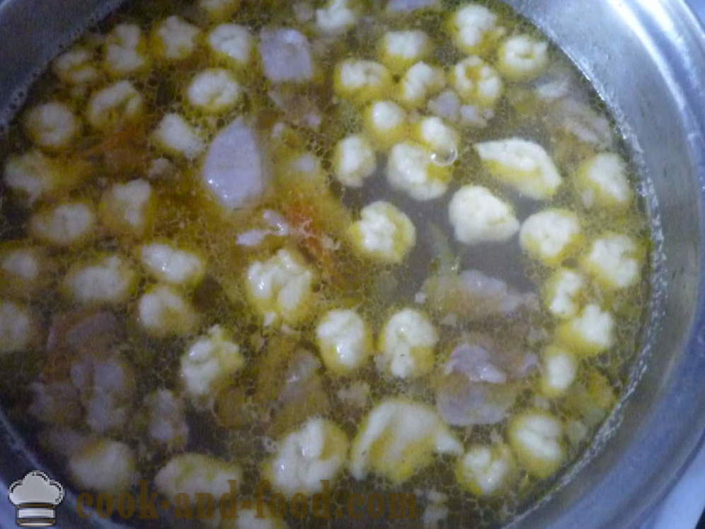 Délicieuse soupe avec des boulettes dans le bouillon - étape par étape, comment faire cuire la soupe avec des boulettes, recette avec photo