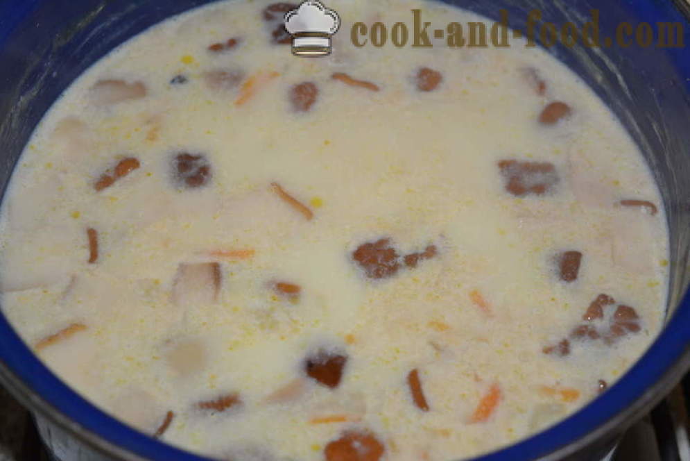 Soupe de champignons frais blanc avec du fromage à la crème - comment faire cuire la soupe aux champignons avec des champignons et du fromage frais, avec une étape par des photos de recette pas à pas