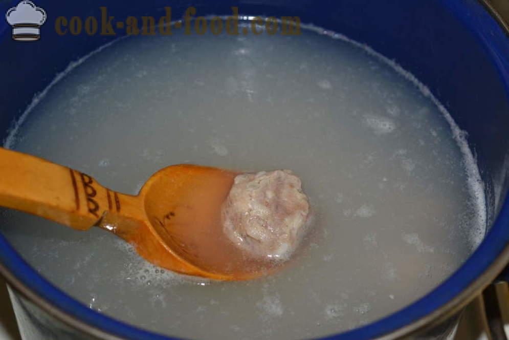 Soupe de tomates aux boulettes de viande - comment faire cuire la soupe aux tomates avec boulettes de viande, avec une étape par étape des photos de recettes
