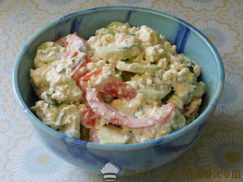 Salade paysanne avec du fromage, concombres et tomates pour le déjeuner ou le dîner - comment préparer une salade de légumes avec du fromage, recette avec photo