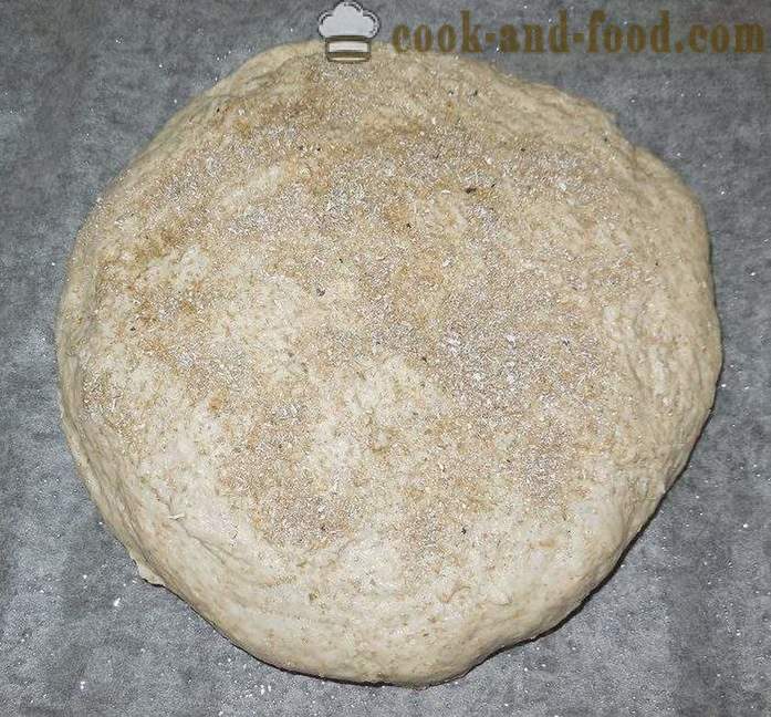 Sain et délicieux pain complet de céréales de son de blé - comment faire du pain fait maison, une recette simple et étape par étape photo