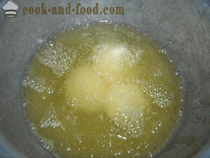 Beignets Curd frits dans l'huile dans une poêle à frire - comment faire cuire des beignets de fromage rapidement, étape par étape des photos de recettes