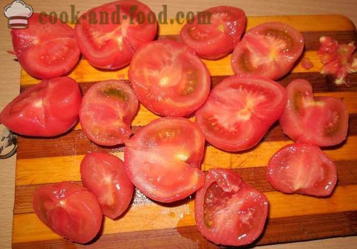 Tomates salées rapide à l'ail et des herbes dans une casserole - recette pour la tomate, décapés avec photos