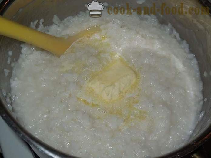 Comment faire cuire la bouillie de riz sur l'eau sur une garniture - une recette avec une photo