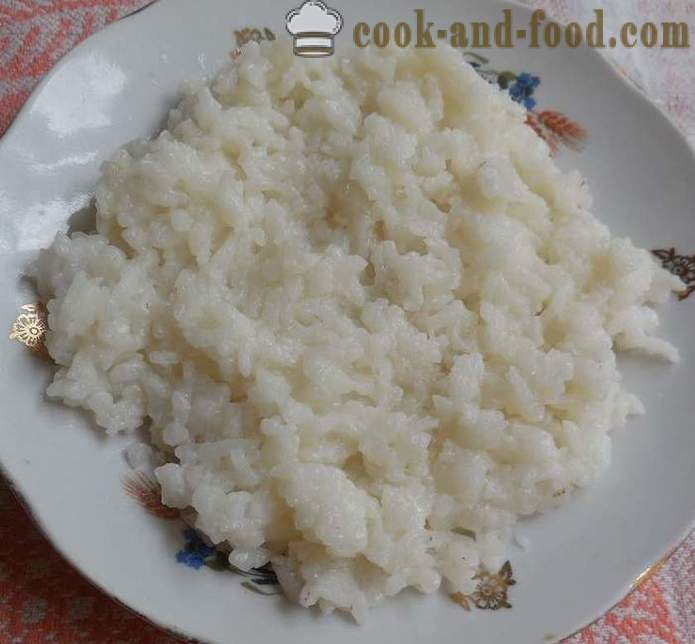Comment faire cuire la bouillie de riz sur l'eau sur une garniture - une recette avec une photo