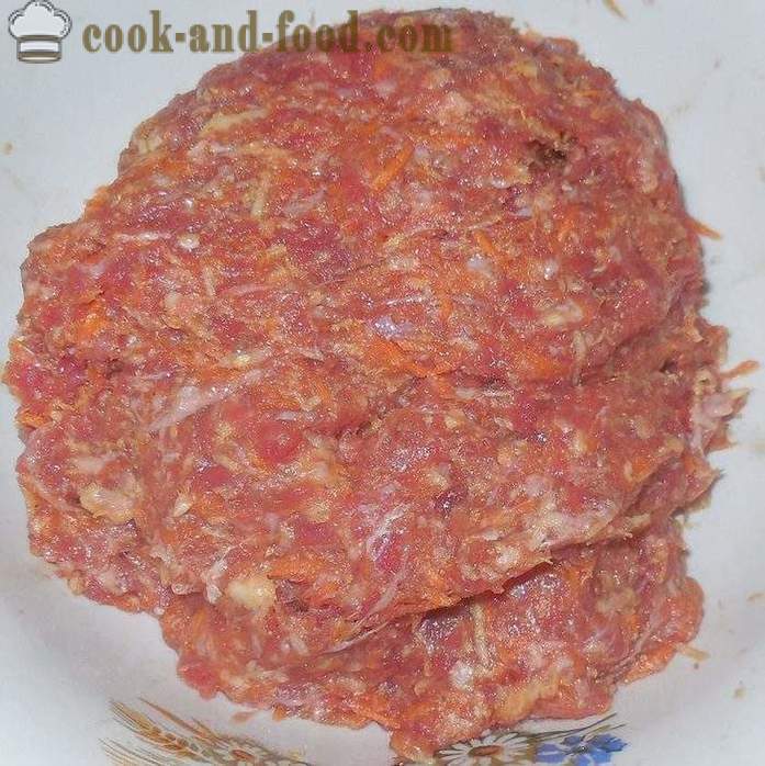 De délicieux petits pâtés de viande hachée: porc, boeuf, carottes et l'ail - comment faire cuire les escalopes de viande, étape par étape des photos de recettes