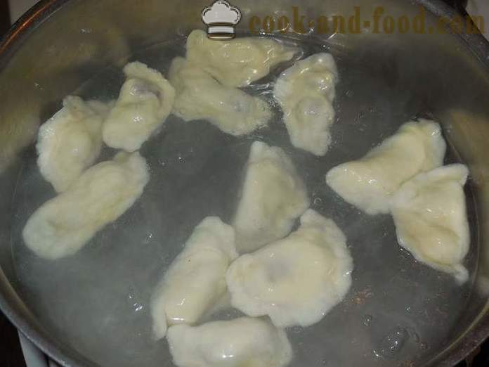 Boulettes duveteuses avec une cerise sur le sérum ou le kéfir - une recette comment faire cuire des boulettes avec des cerises, étape par étape avec des photos